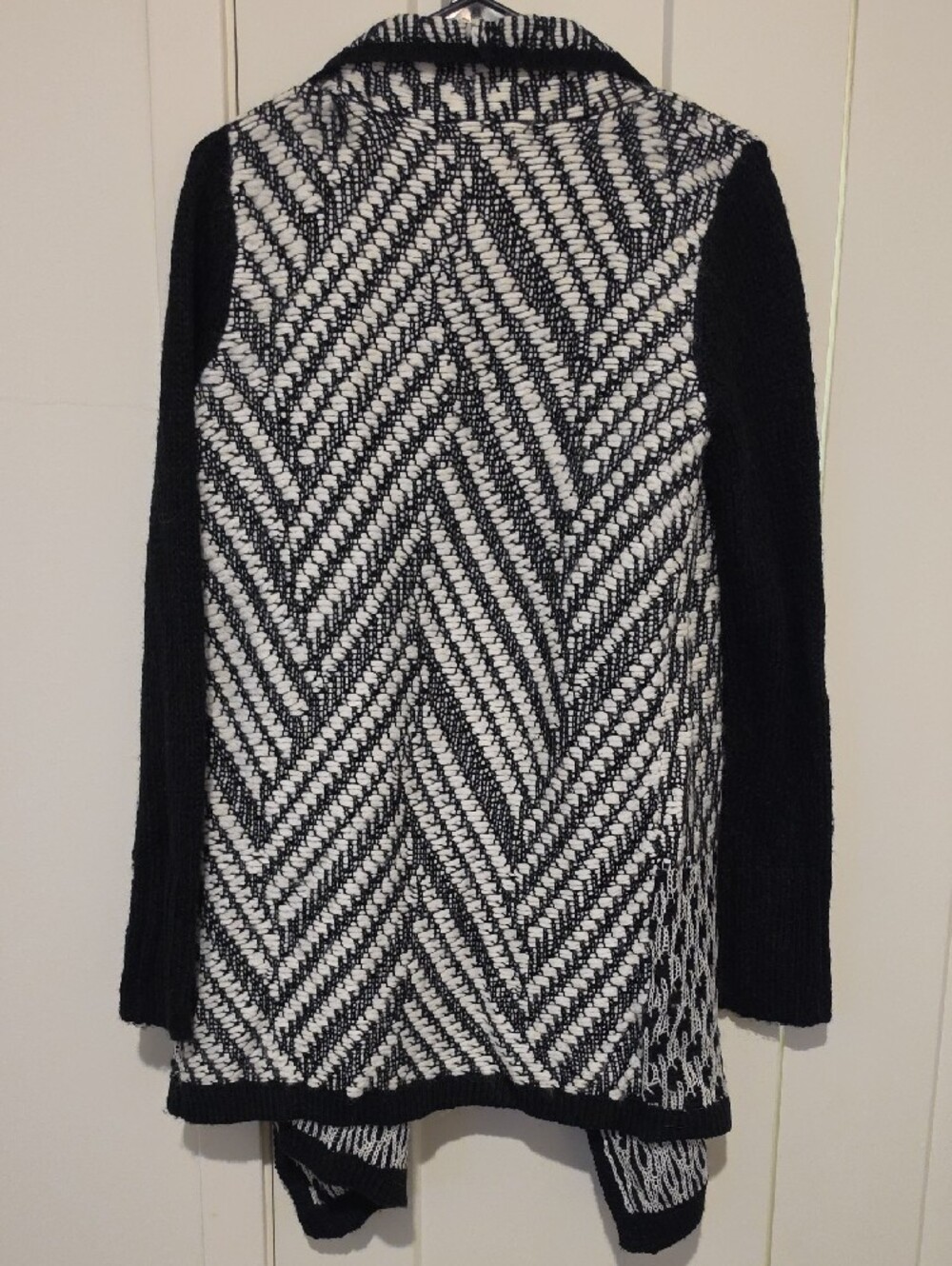 ruby moon Black & White Open-Front Patterned Cardigan - Picture 2 of 3